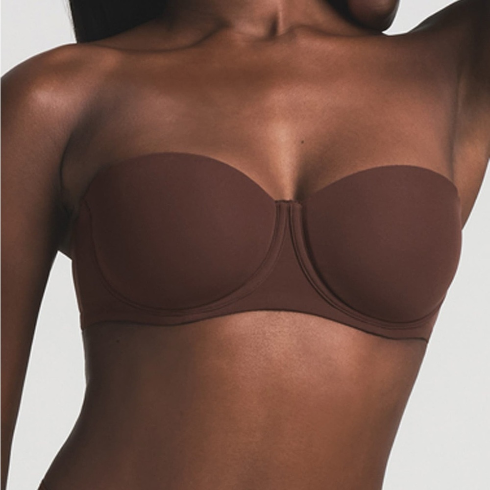 Skims Fits Everybody Strapless Bra - Picture 4 of 13